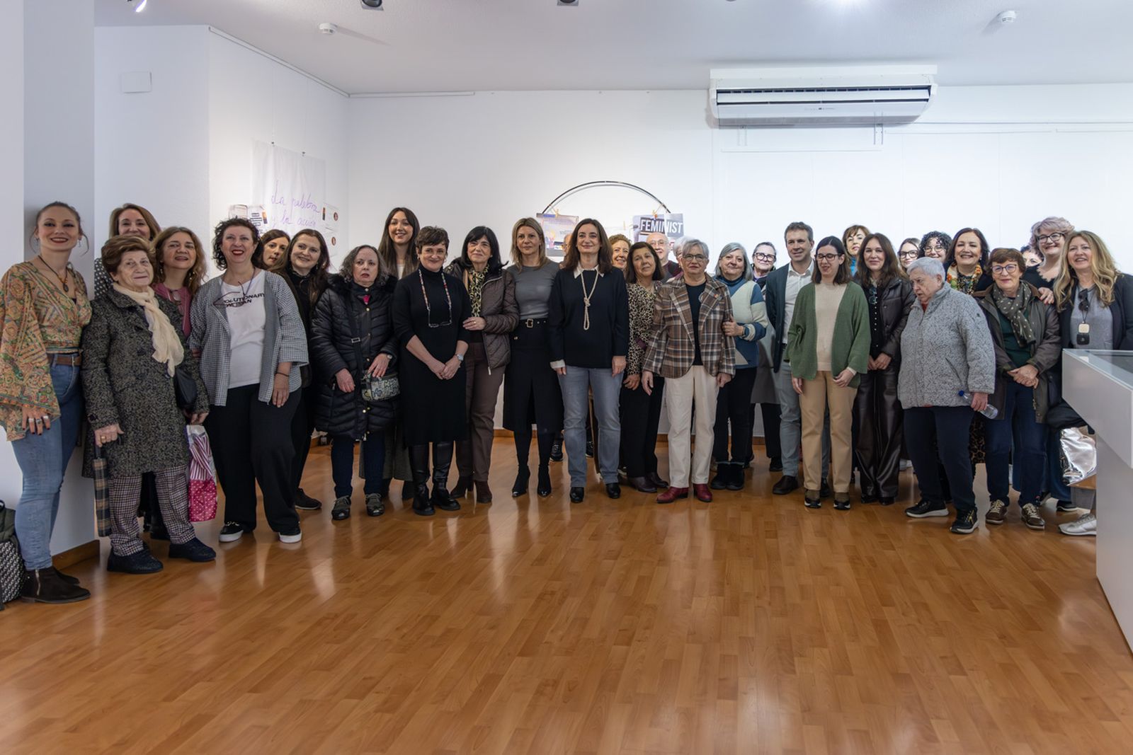 Inauguración en Jaén de la exposición '25 años. Un presente con historia', de la Asociación de Mujeres Progresistas
