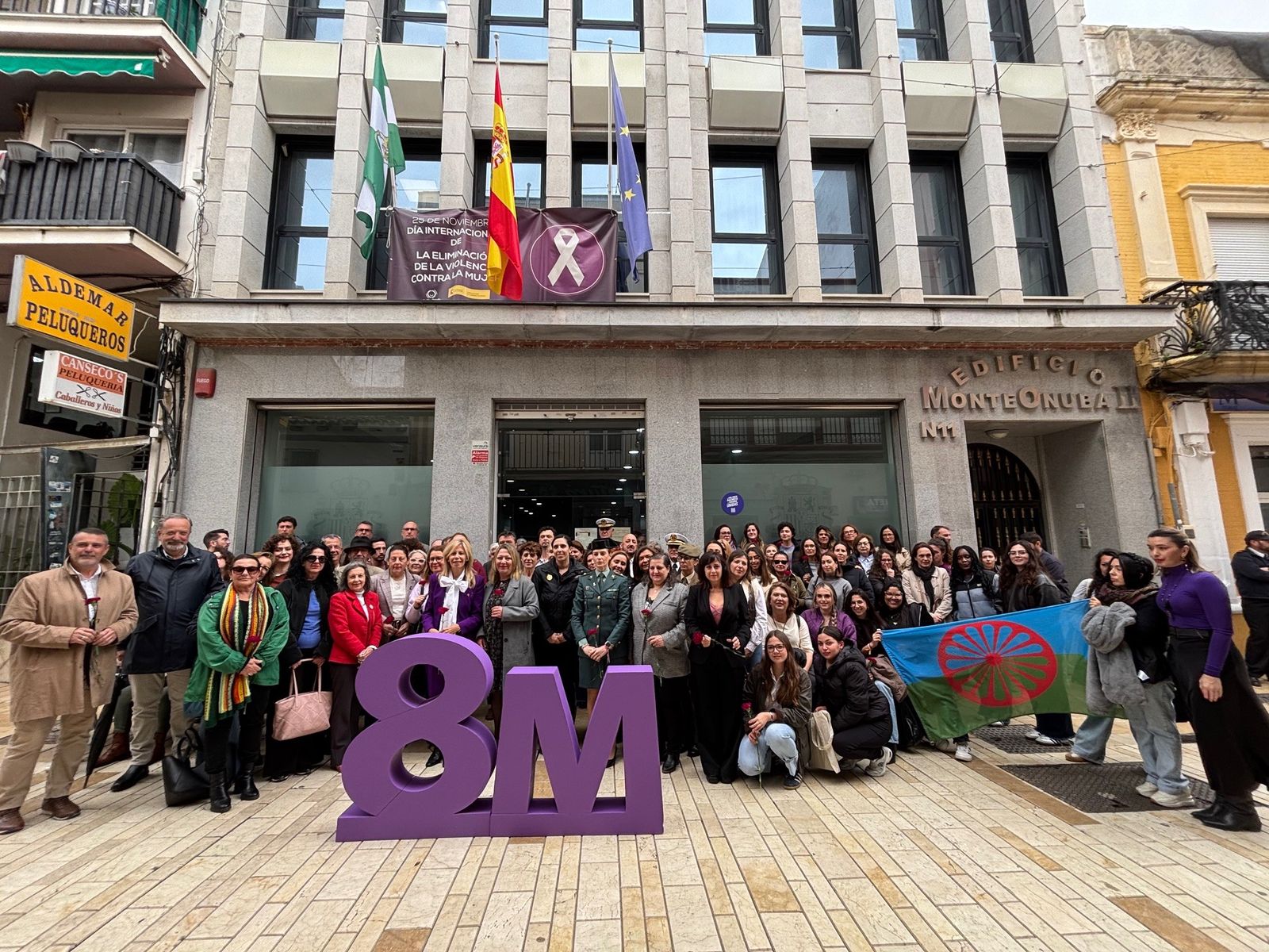 Foto en la Subdelegación del Gobierno este jueves