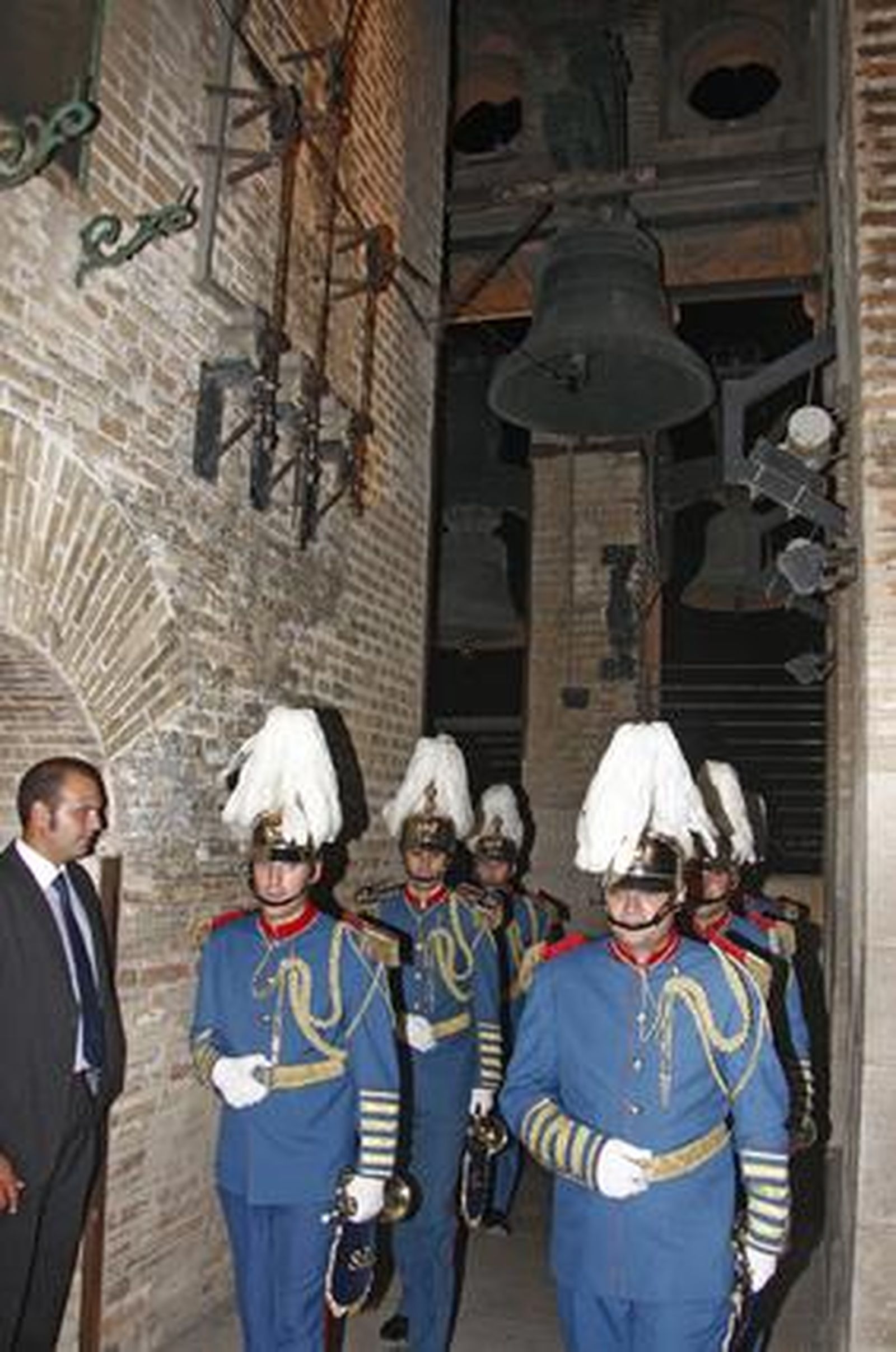 La Giralda acoge, con la banda del Sol, el rito del que se tienen noticias desde 1404.

Foto: B.Vargas