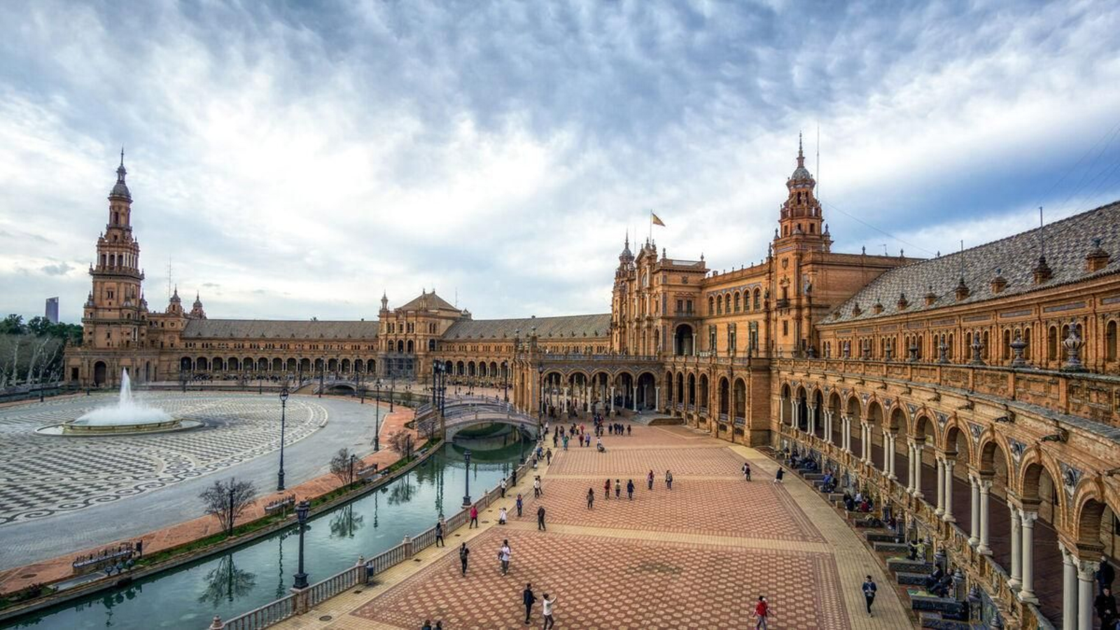La Plaza de España es uno de los puntos clave de la capital hispalense