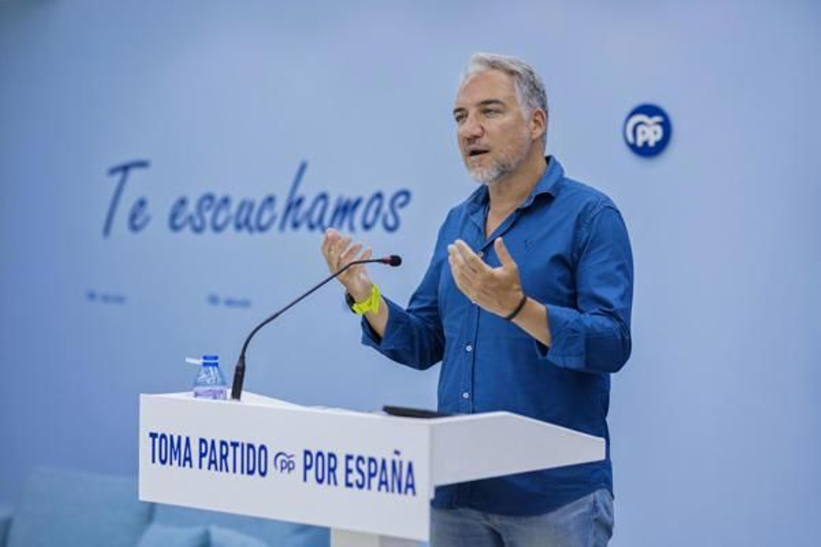 Bendodo participaen reunión con senadores y diputados malagueños del PP.