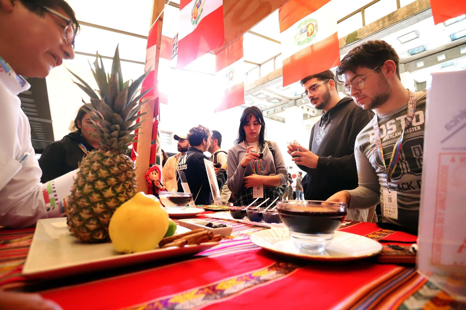 Talleres y ambiente en la segunda edición de Binómico, en imágenes