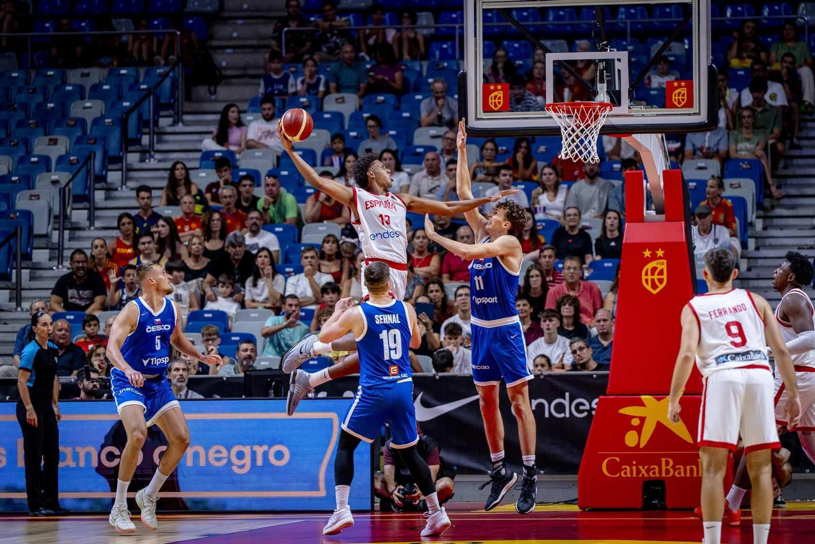 España B-República Checa, en fotos