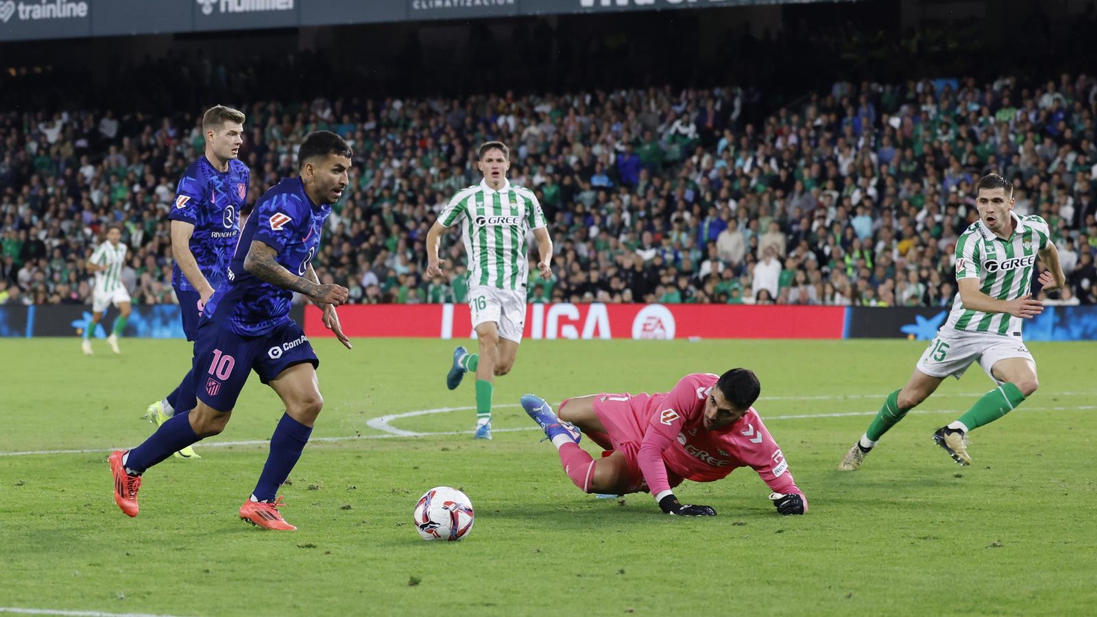 Rui Silva, ante Correa.