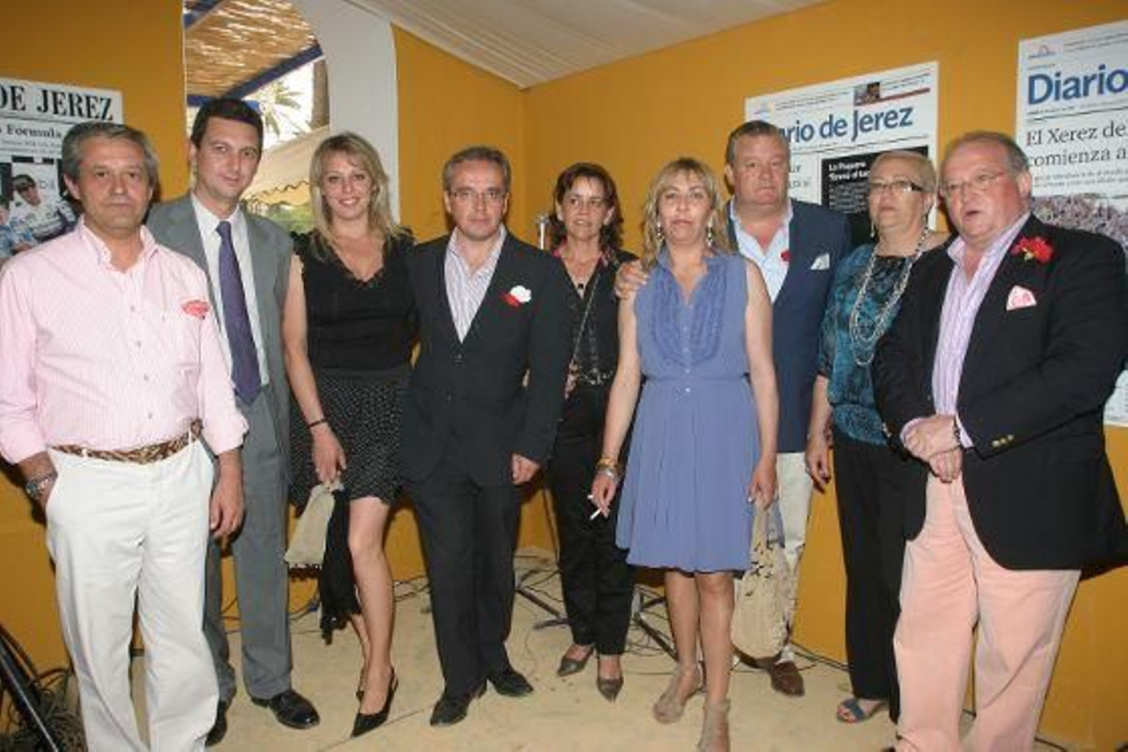 Miguel Berraquero junto a Alfonso Moscoso, presidente de la Mancomunidad de Municipios de la Sierra de Cádiz, Daniel Vázquez, delegado de Economía y Hacienda provincial de la Junta y Miguel Bernal, industrial de Villamartín, con sus esposas.

Foto: Vanesa Lobo