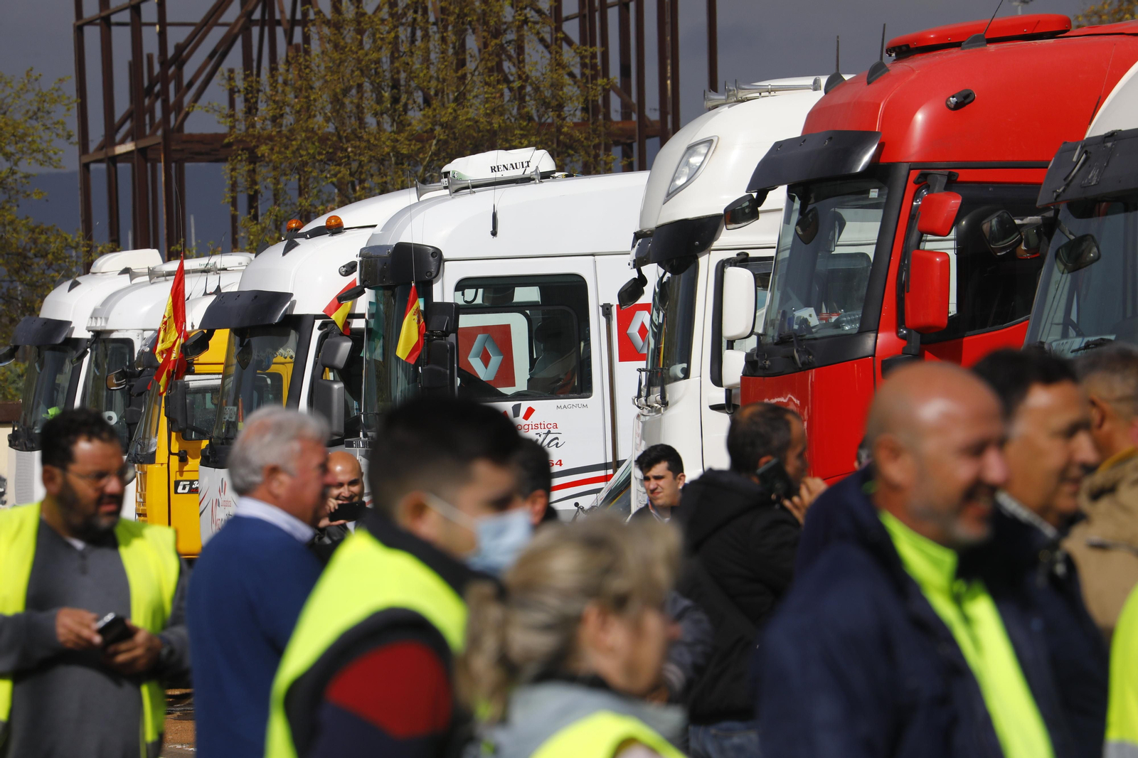 Cientos de camiones se concentran en Córdoba: las imágenes de una protesta multitudinaria