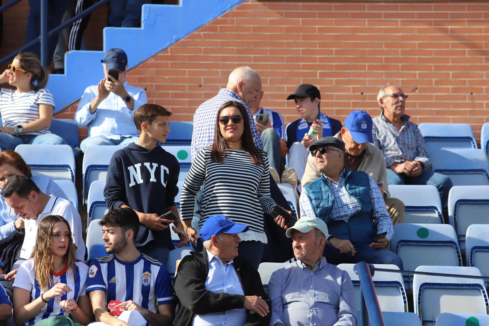Imágenes del gran ambiente en el Nuevo Colombino para ver el  Recre-Burgos