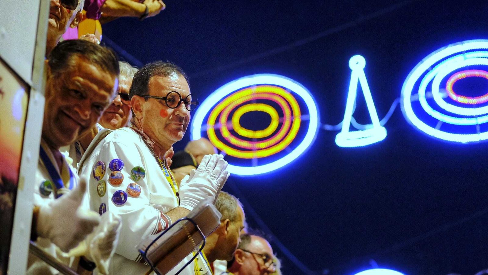 La noche del viernes de Carnaval en Cádiz, en imágenes