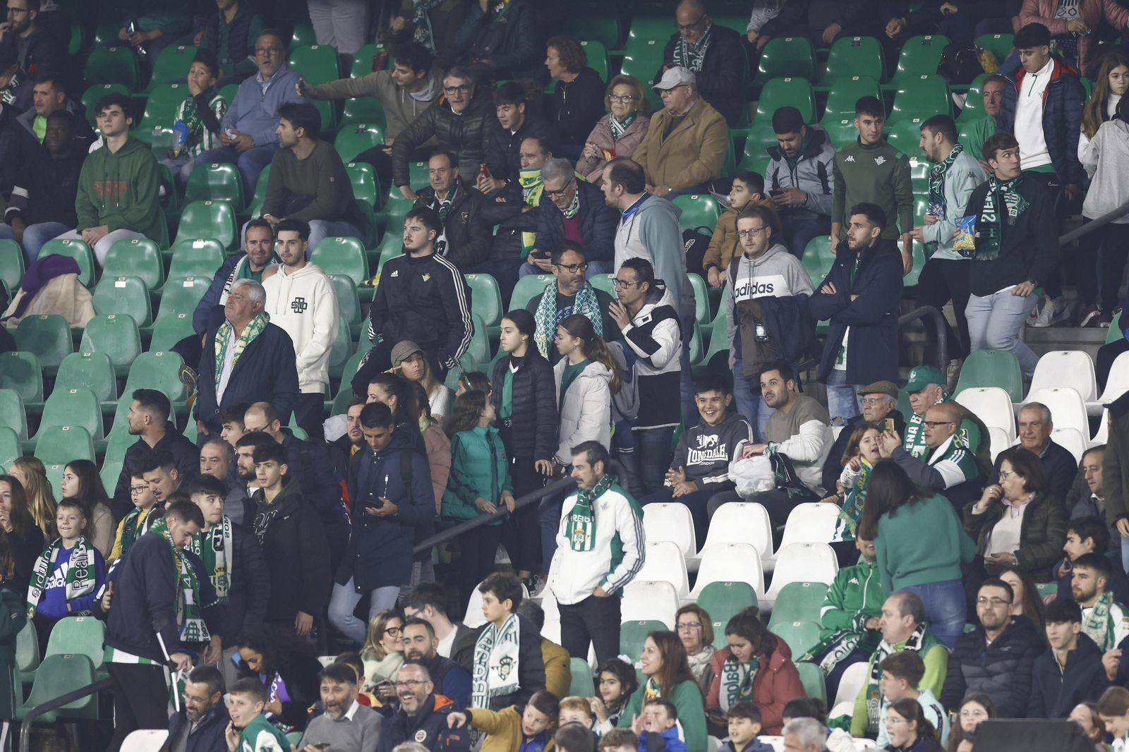 Búscate en las fotos del Betis-Bilbao