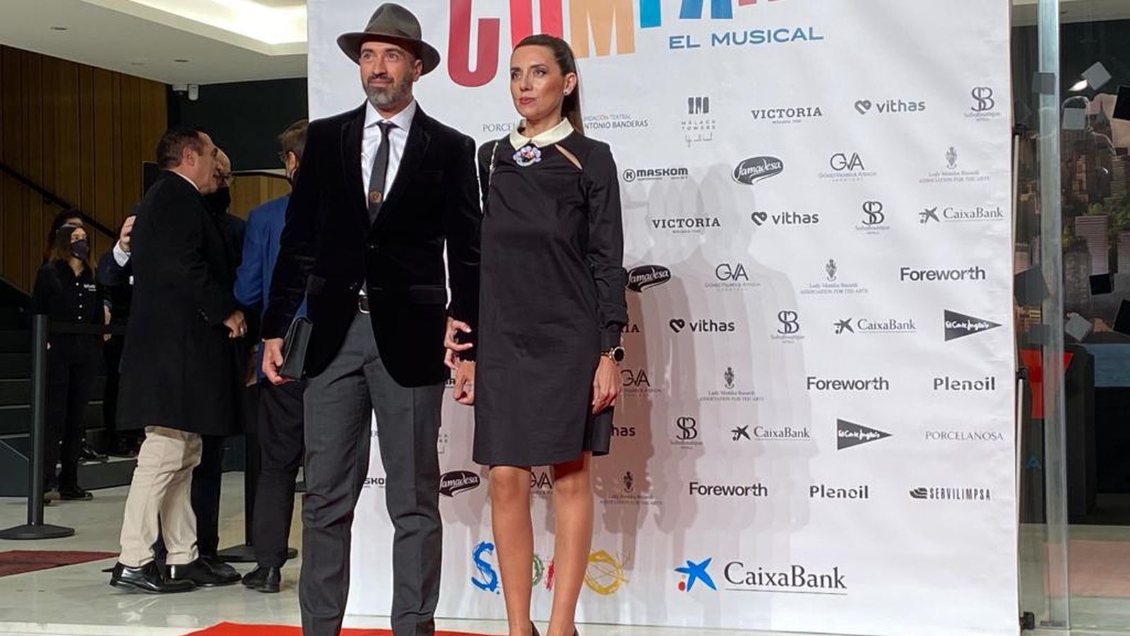 Los primeros invitados llegan al estreno del musical 'Company'.