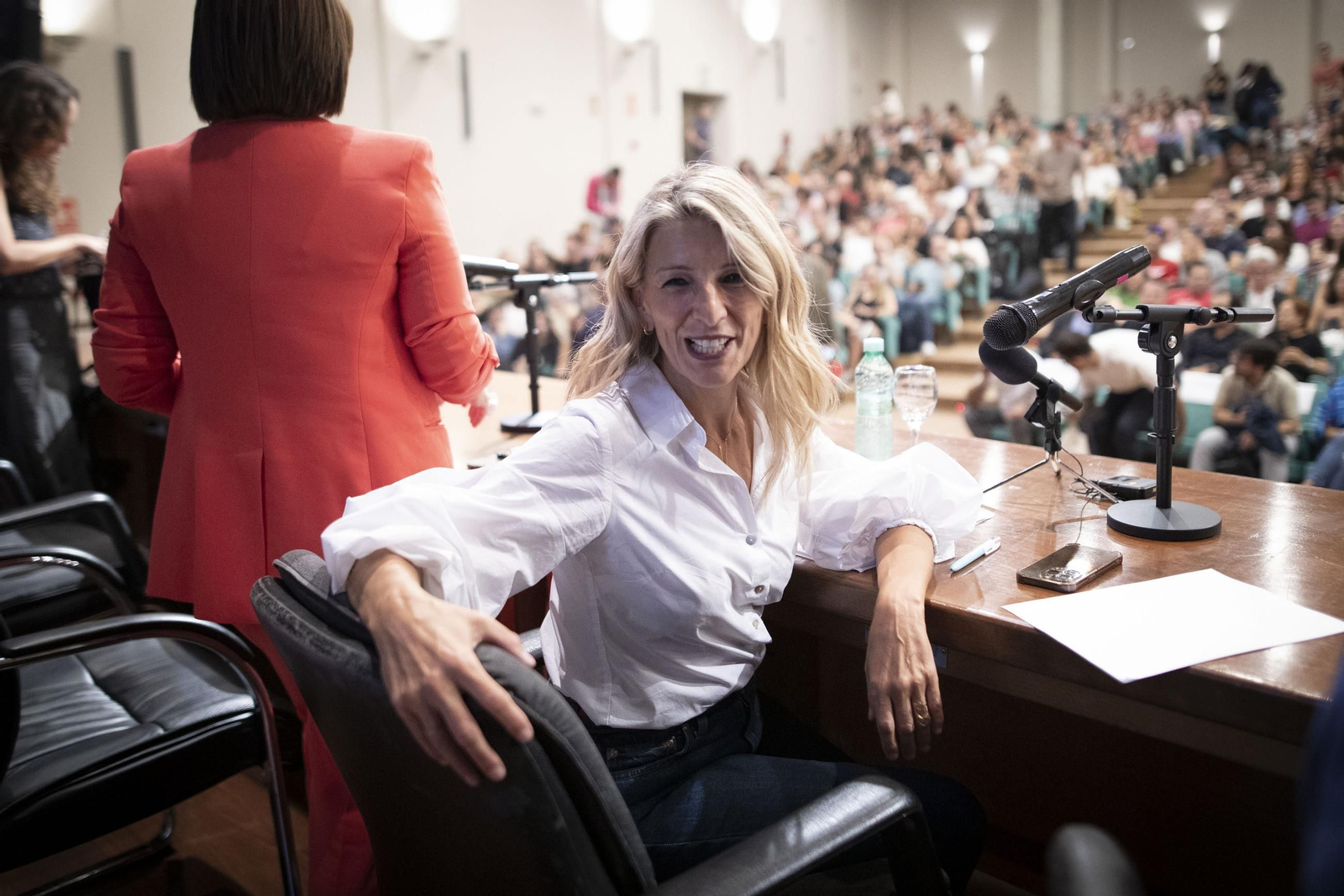 La vicepresidenta del Gobierno, Yolanda Diaz, en la Facultad de Filosofia y Letras de la Universidad de Granada