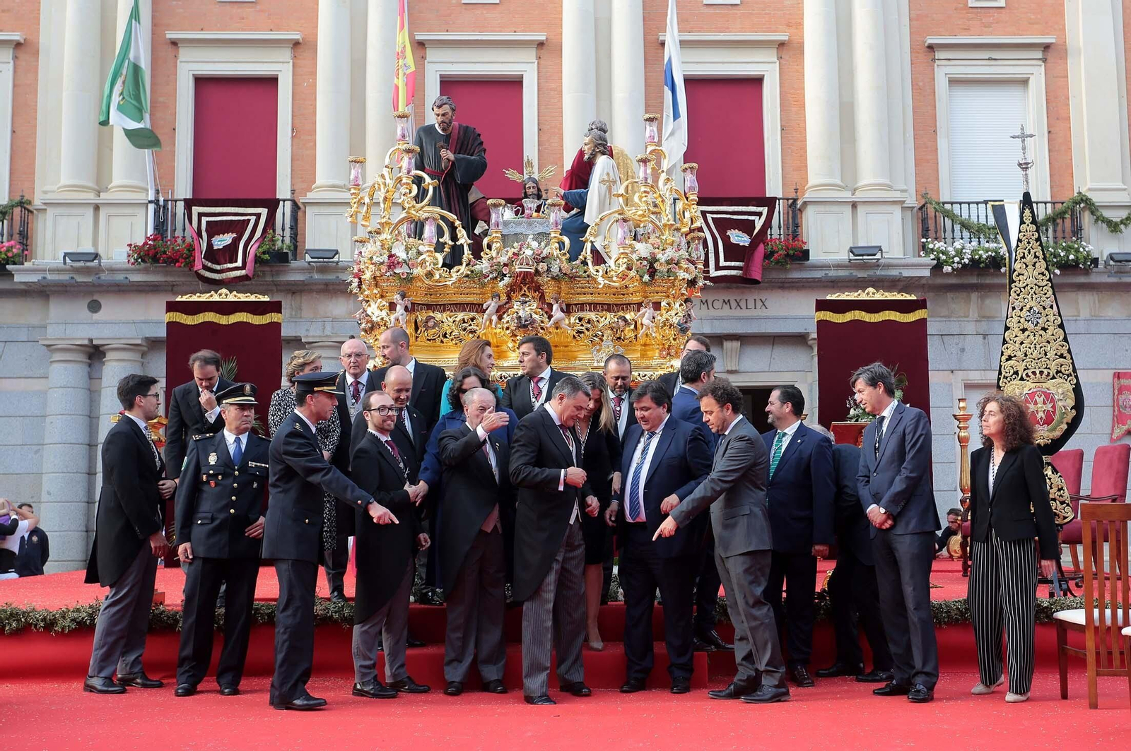 Imágenes de la imposición de la Medalla de Oro de Huelva al Cristo del Amor