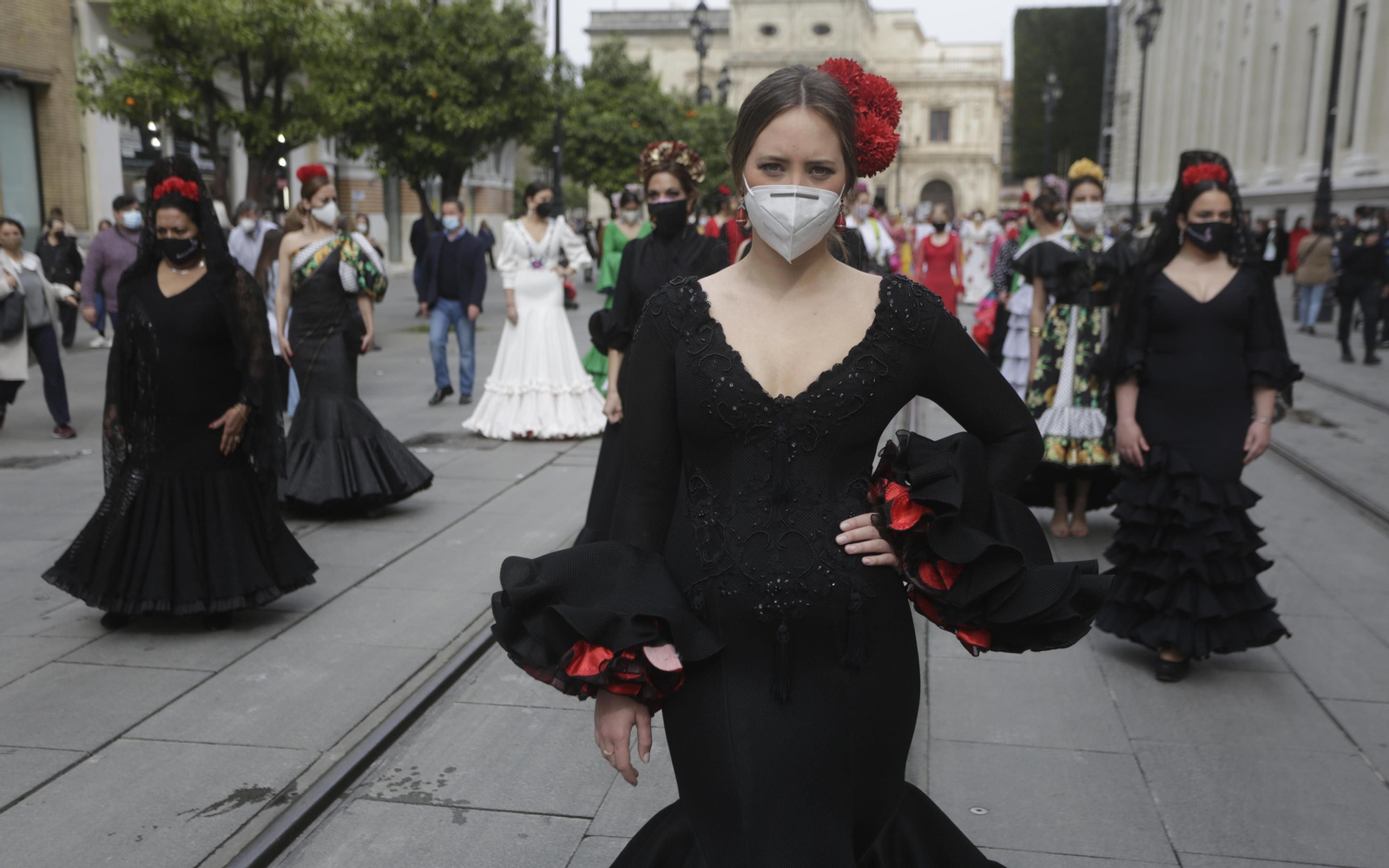 Las imágenes de la manifestación del sector de la moda flamenca