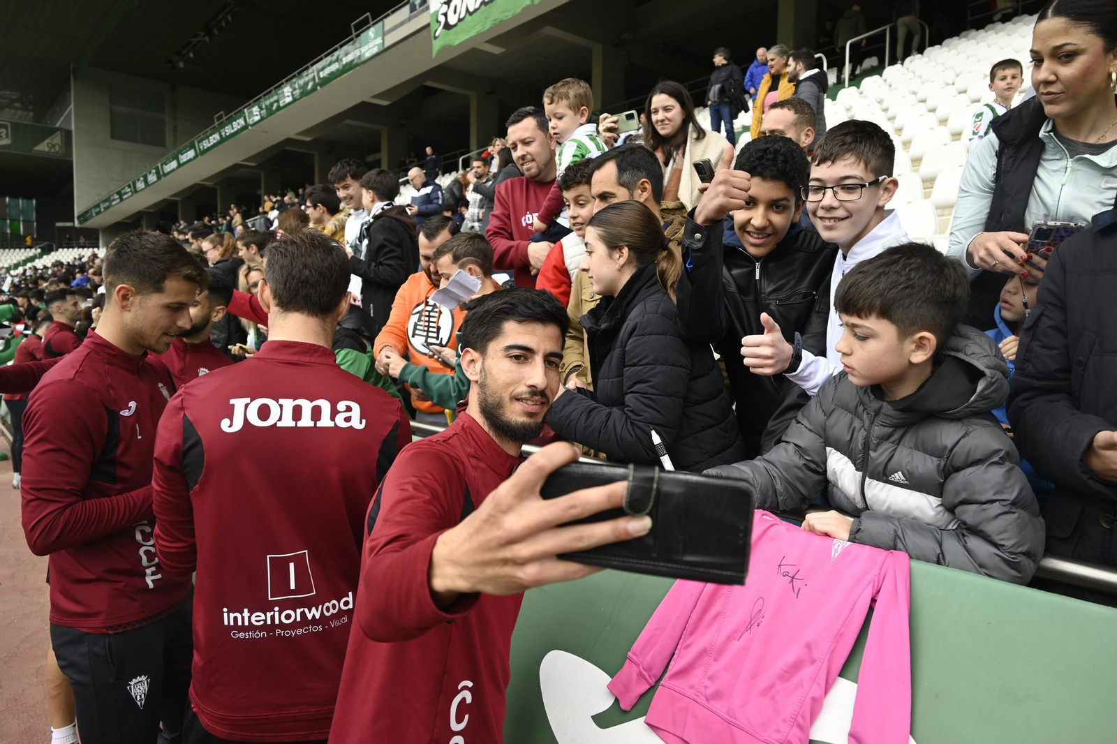 El Córdoba CF se deja querer por su afición en el Día de Andalucía