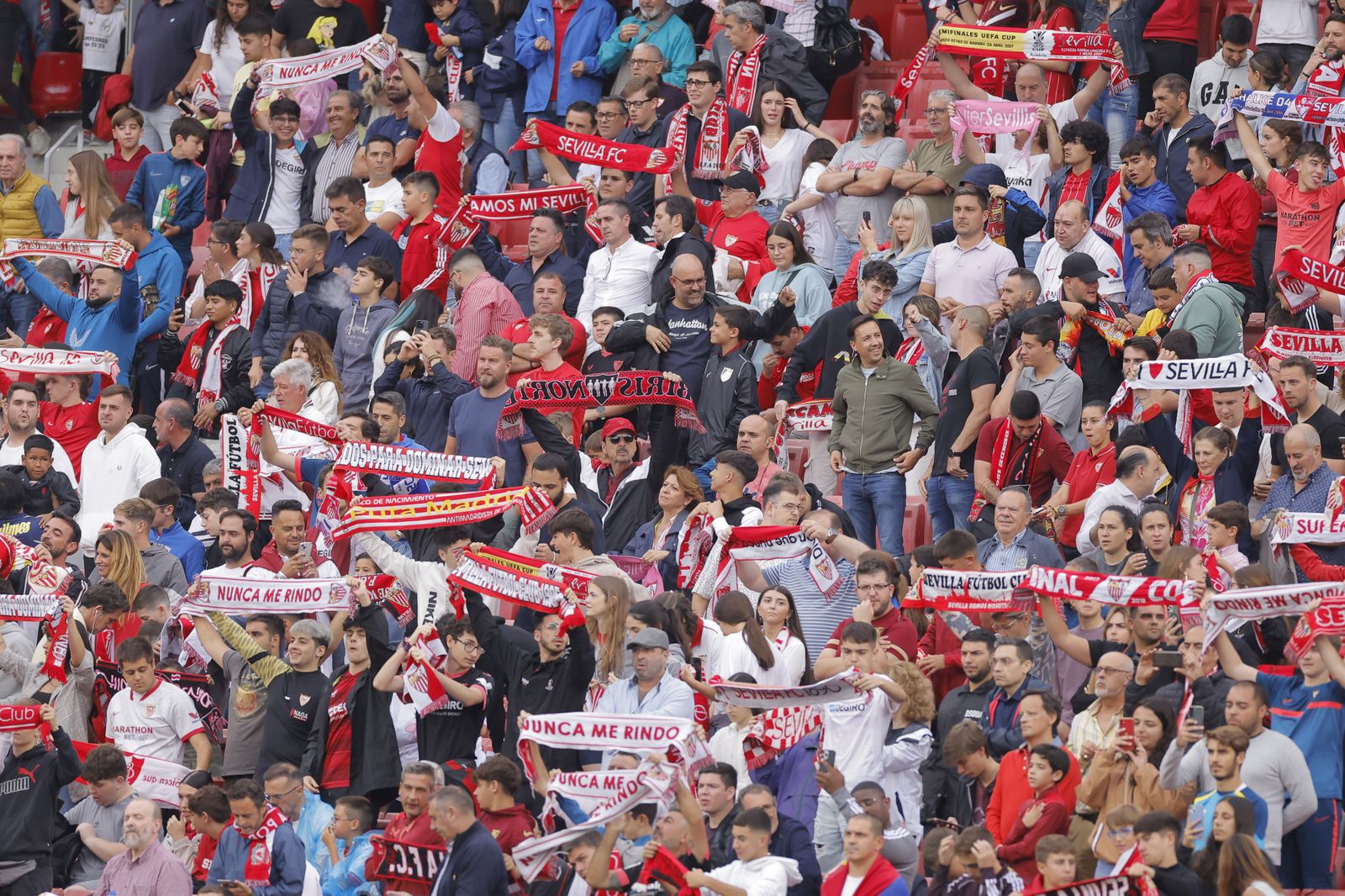 Búscate en las fotos del Sevilla-Madrid