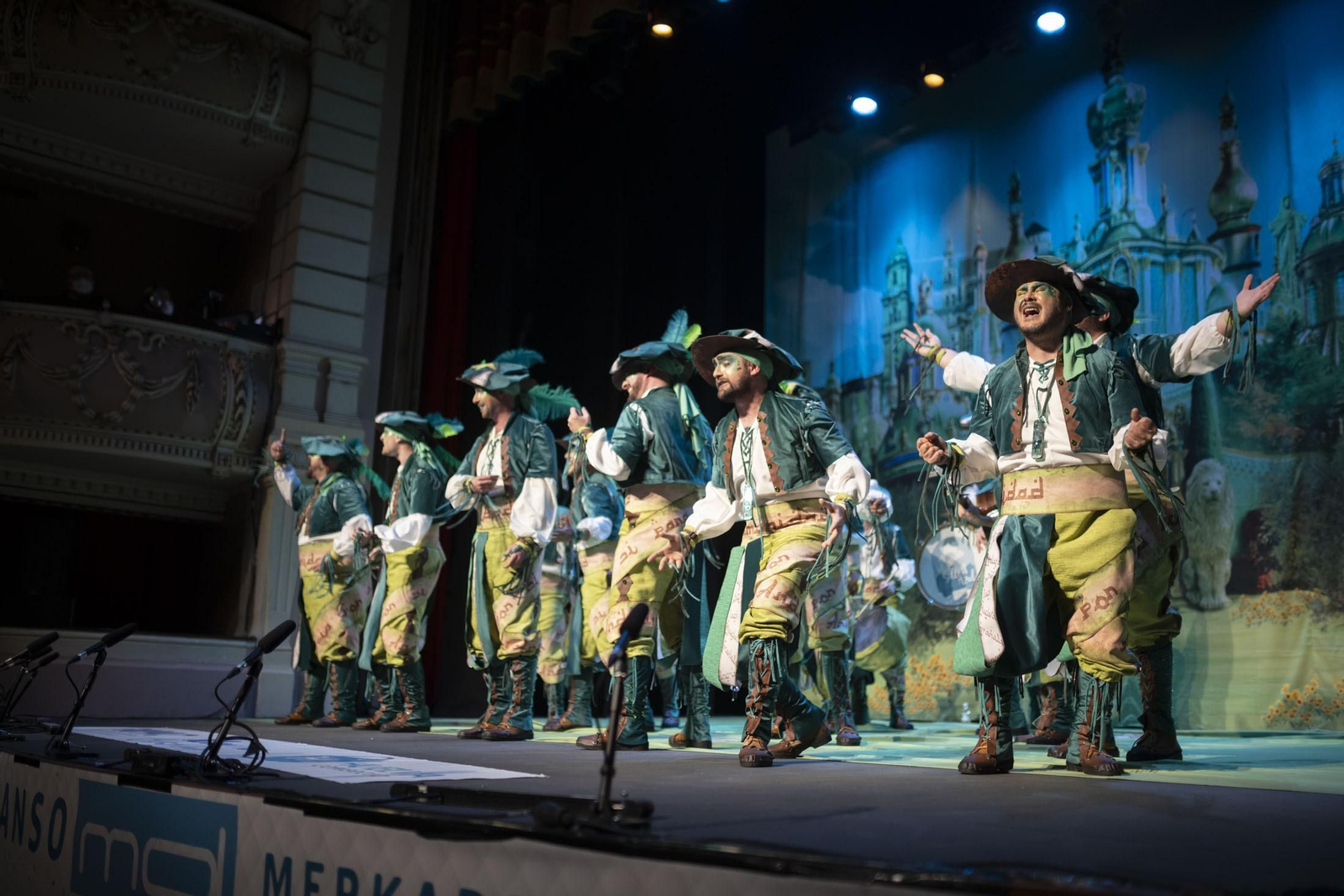 Imágenes de la actuación de la comparsa de Sevilla 'Ciudad Esmeralda' en el Carnaval Colombino