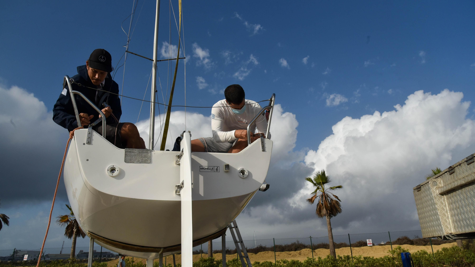 Fotos de los preparativos de la regata de vela J80 del Campeonato de España