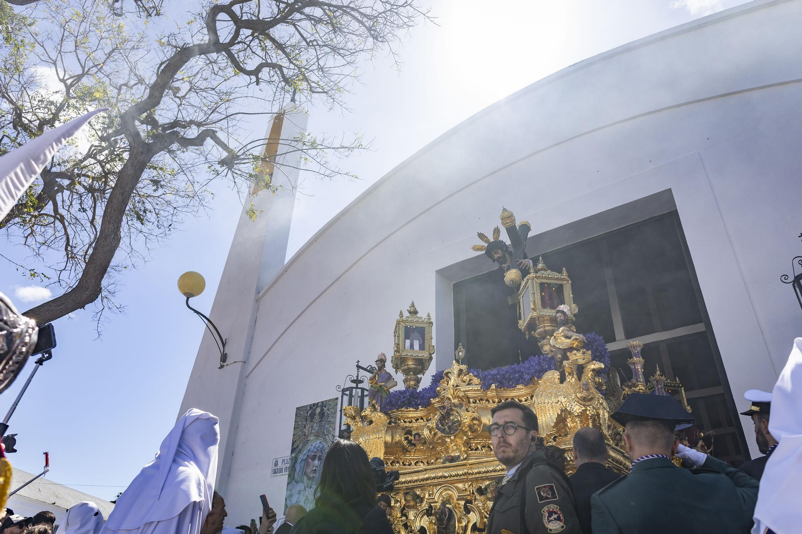En imágenes, Gran Poder adeanta su salida y recorta su recorrido en el Miércoles Santo de la Semana Santa 2025 de San Fernando