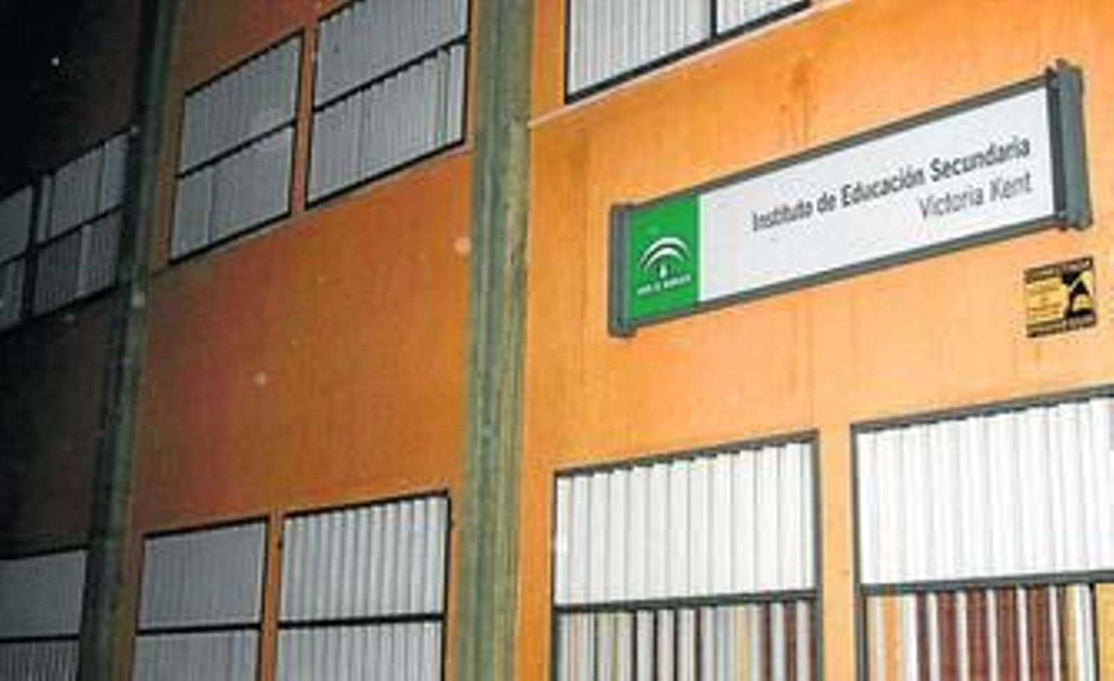 Fachada del IES Victoria Kent, centro en el que tuvo lugar la agresión.