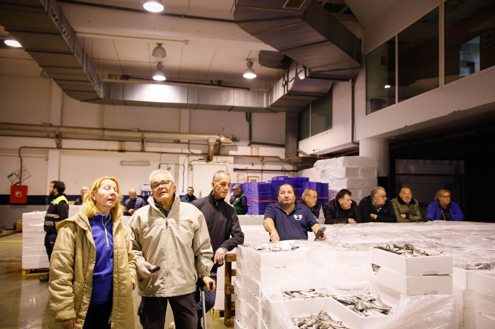 Te contamos en imágenes como ha sido la descarga de las traiñas en la lonja de Almería