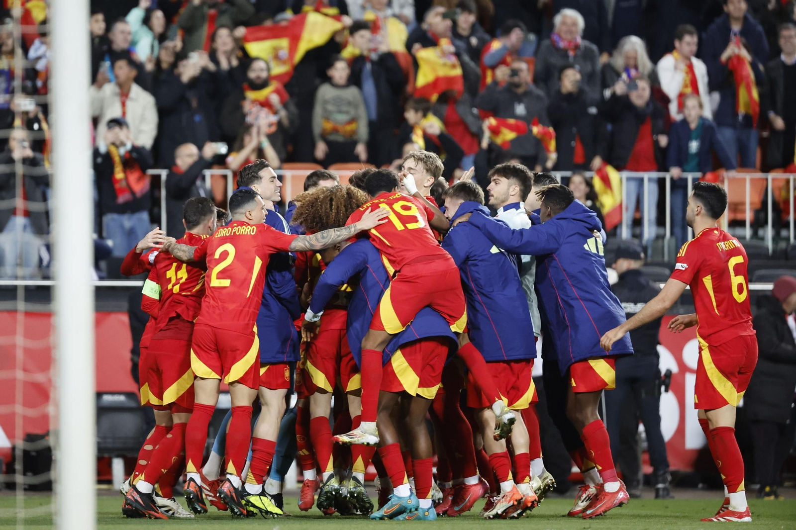 Dean Huijsen, consagración imperial con España