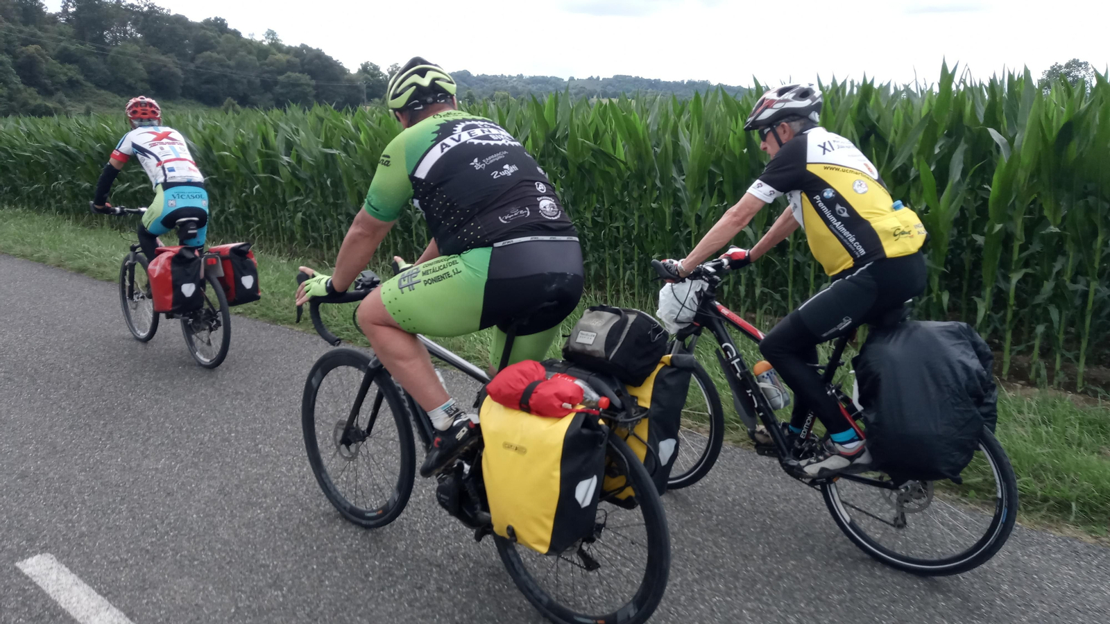 Fotogalería de la Transpirenaica de cuatro almerienses.