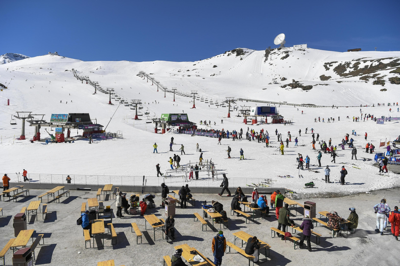 Fotos del último día de esquí en Sierra Nevada