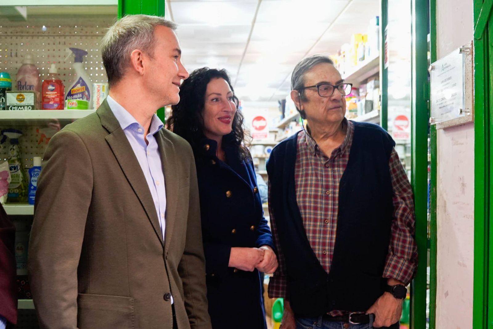 Un negocio familiar de Almería con más de medio siglo de historia es reconocido en el Día del Comercio