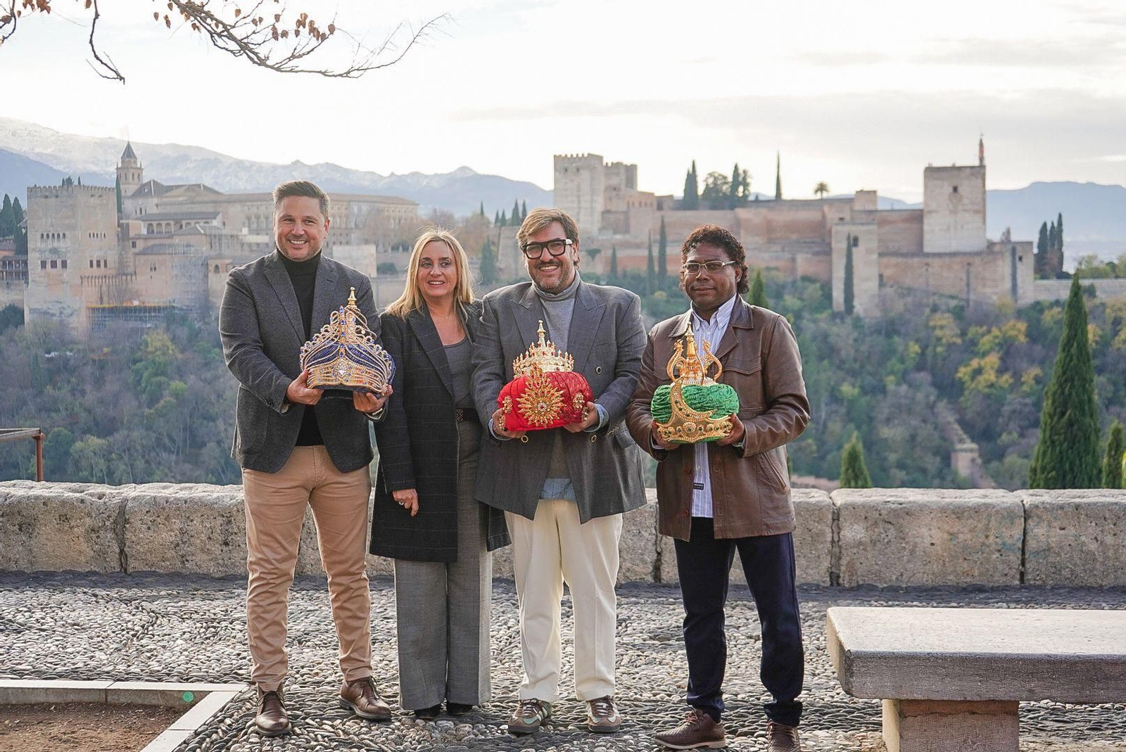 Los embajadores de los Reyes Magos, junto a la alcaldesa en el Mirador de San Nicolás Los embajadores de los Reyes Magos, junto a la alcaldesa en el Mirador de San Nicolás