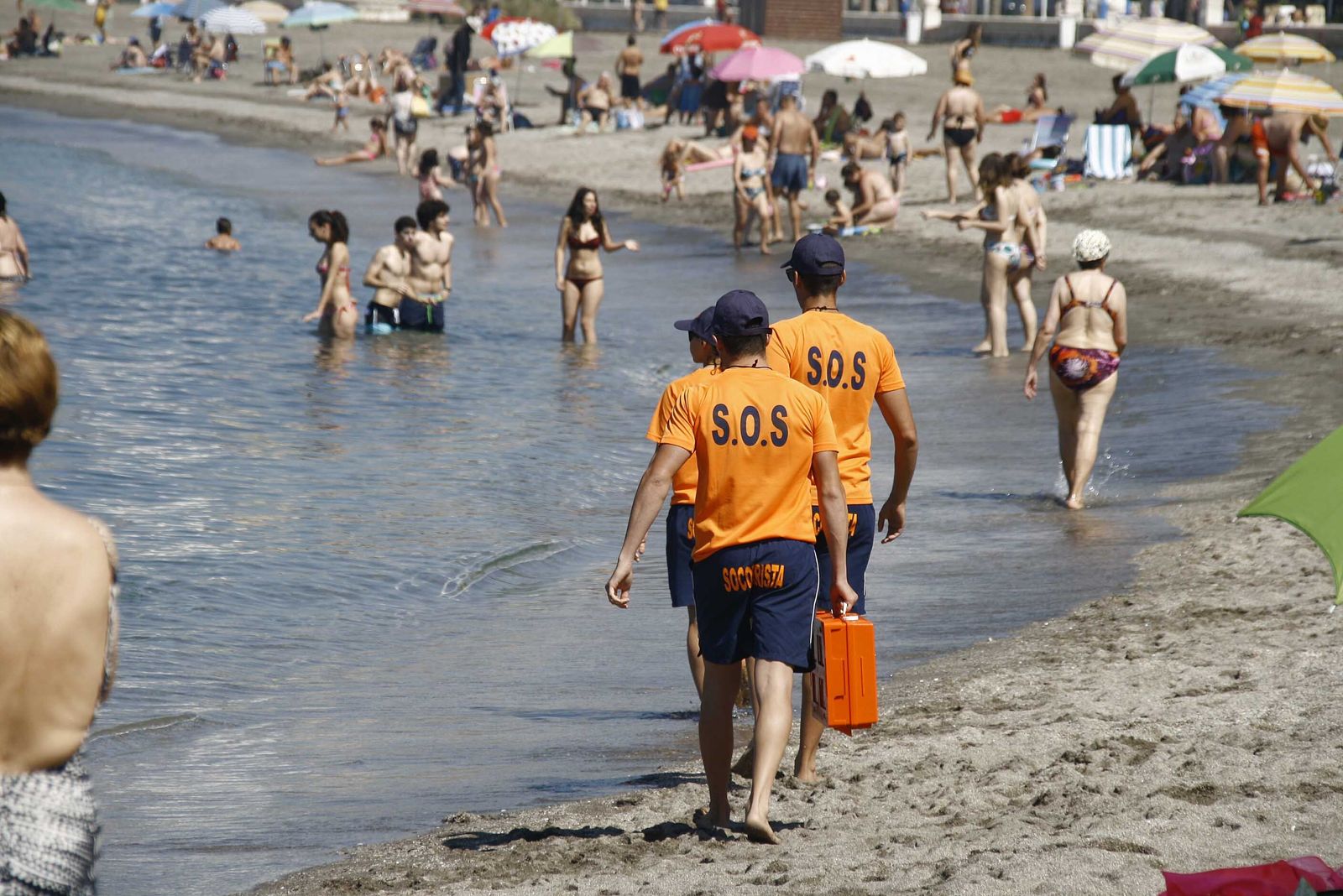 660 plazas para trabajar en las playas de Almería y solo 24 horas para presentarse.