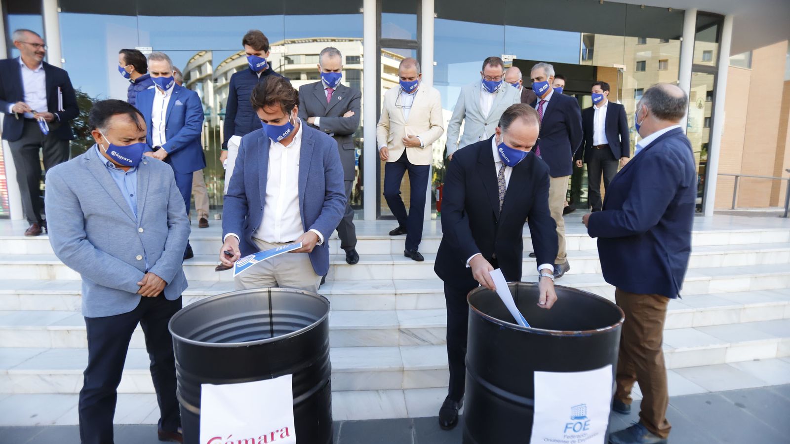 La acción tuvo lugar frente a la sede de la FOE.