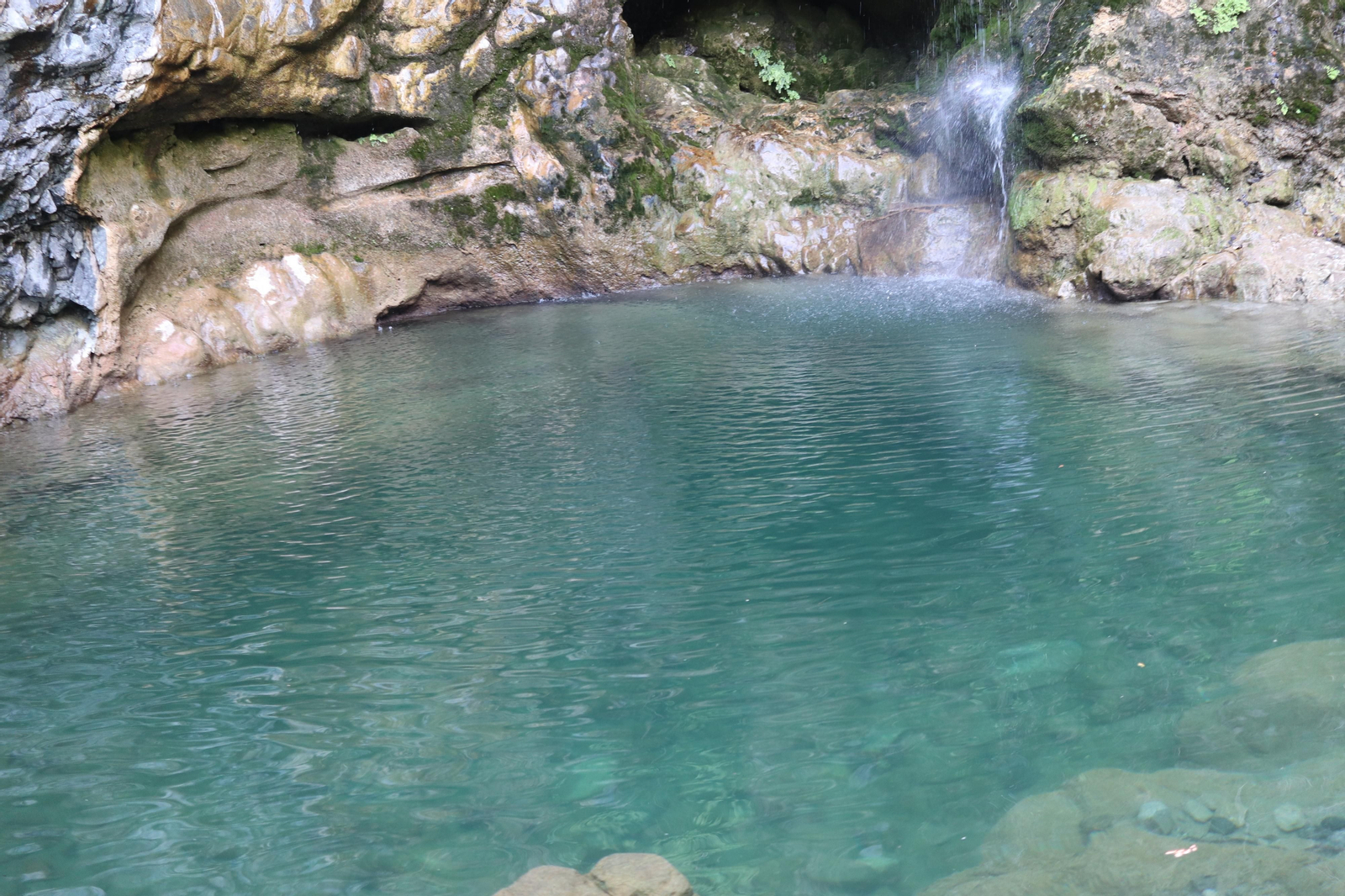 Así lucen Jorox, su entorno y su cascada, un oasis en Málaga para el caluroso verano de Andalucía