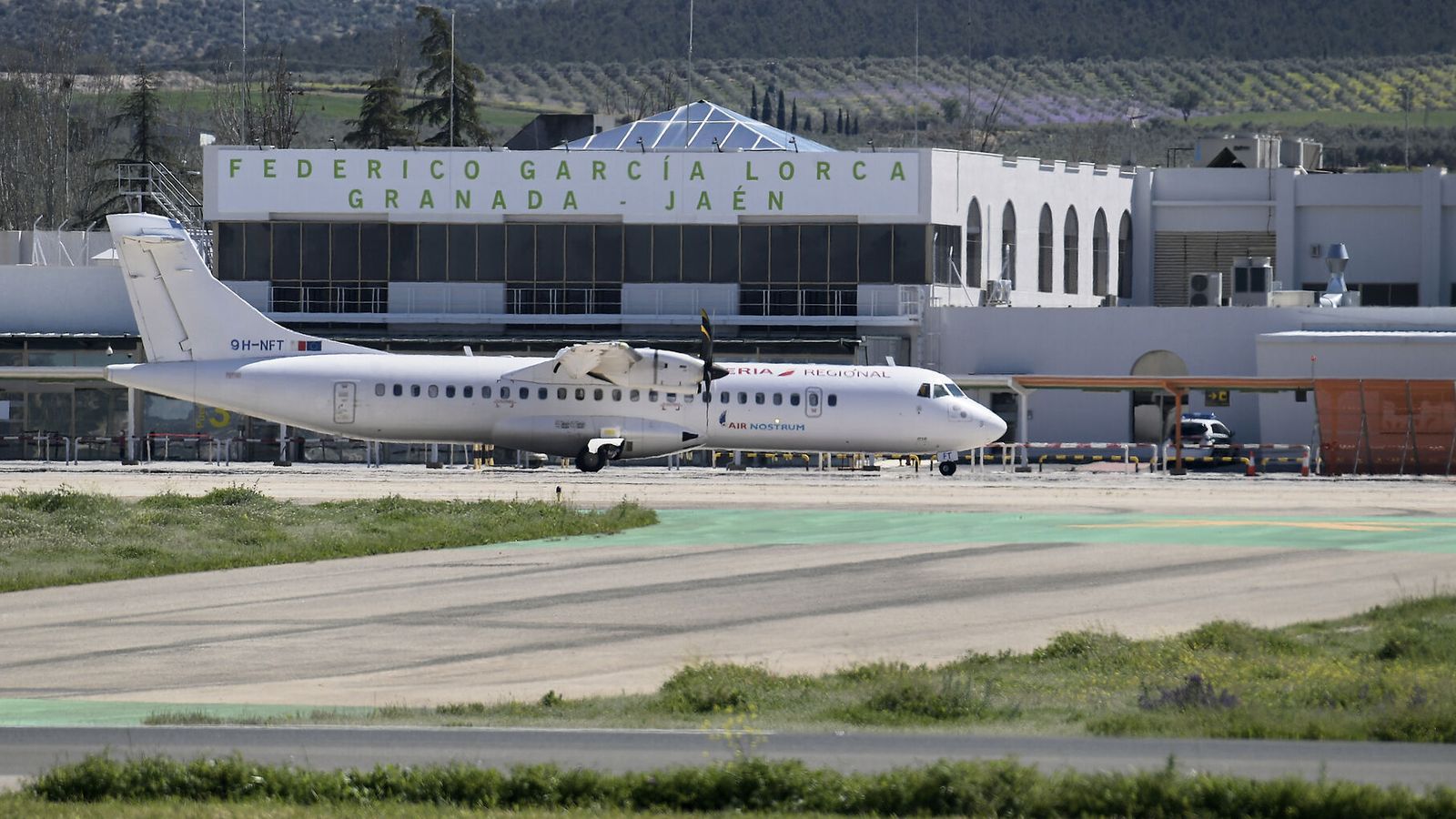 Llegada de un avión al Aeropuerto de Granada | Imagen de archivo