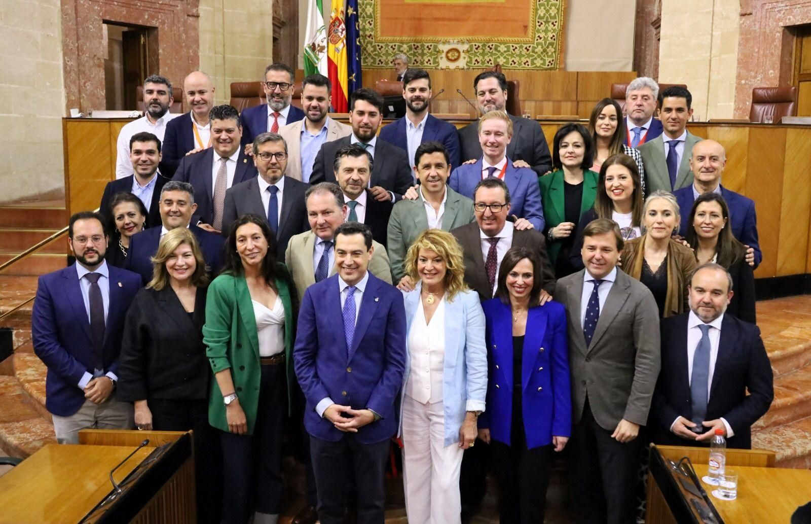 El presidente de la Junta de Andalucía, Juanma Moreno, junto a populares onubenses. El presidente de la Junta de Andalucía, Juanma Moreno, junto a populares onubenses.
