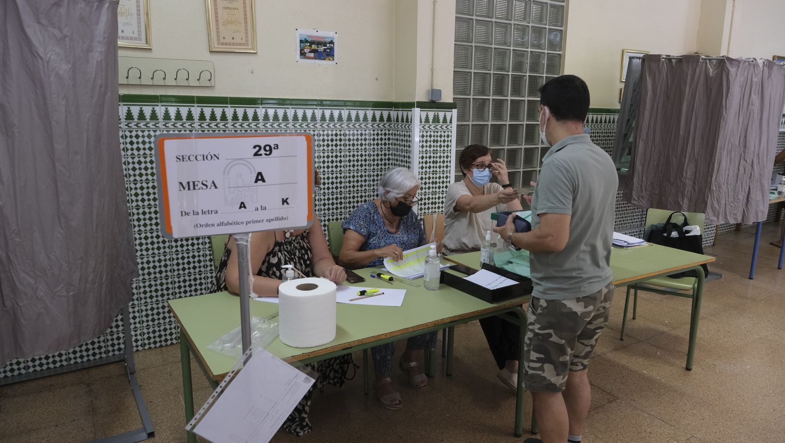 Imágenes de la votaciones en Almería al parlamento andaluz