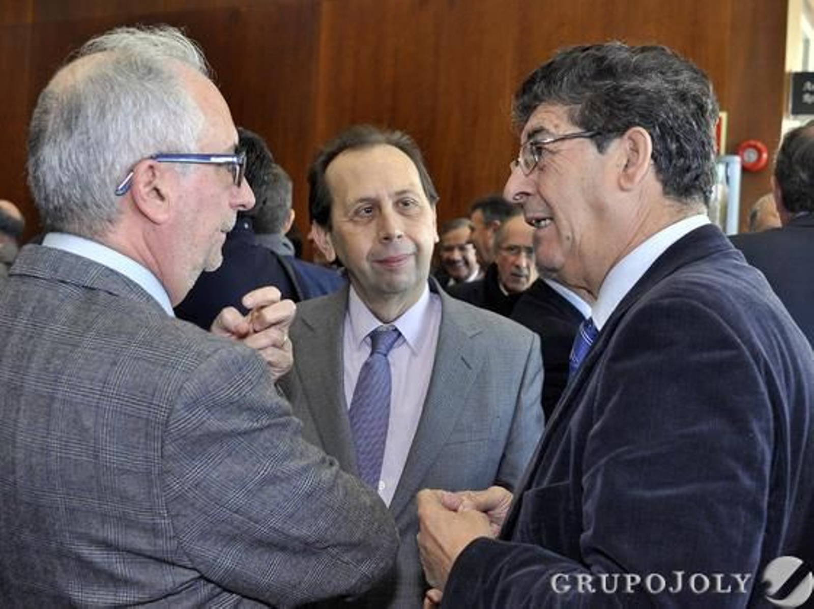 José Aguilar, director de Opinión del Grupo Joly, José Antonio Carrizosa y Diego Valderas. / Juan Carlos Vázquez