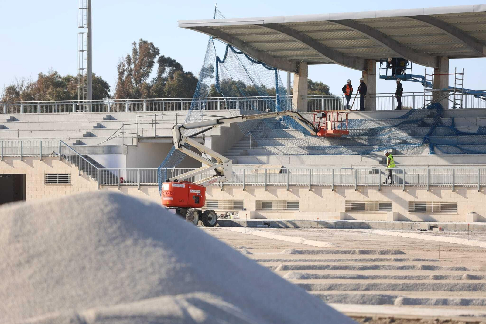 El campo de la ciudad deportiva de Arraijanal ya luce visera
