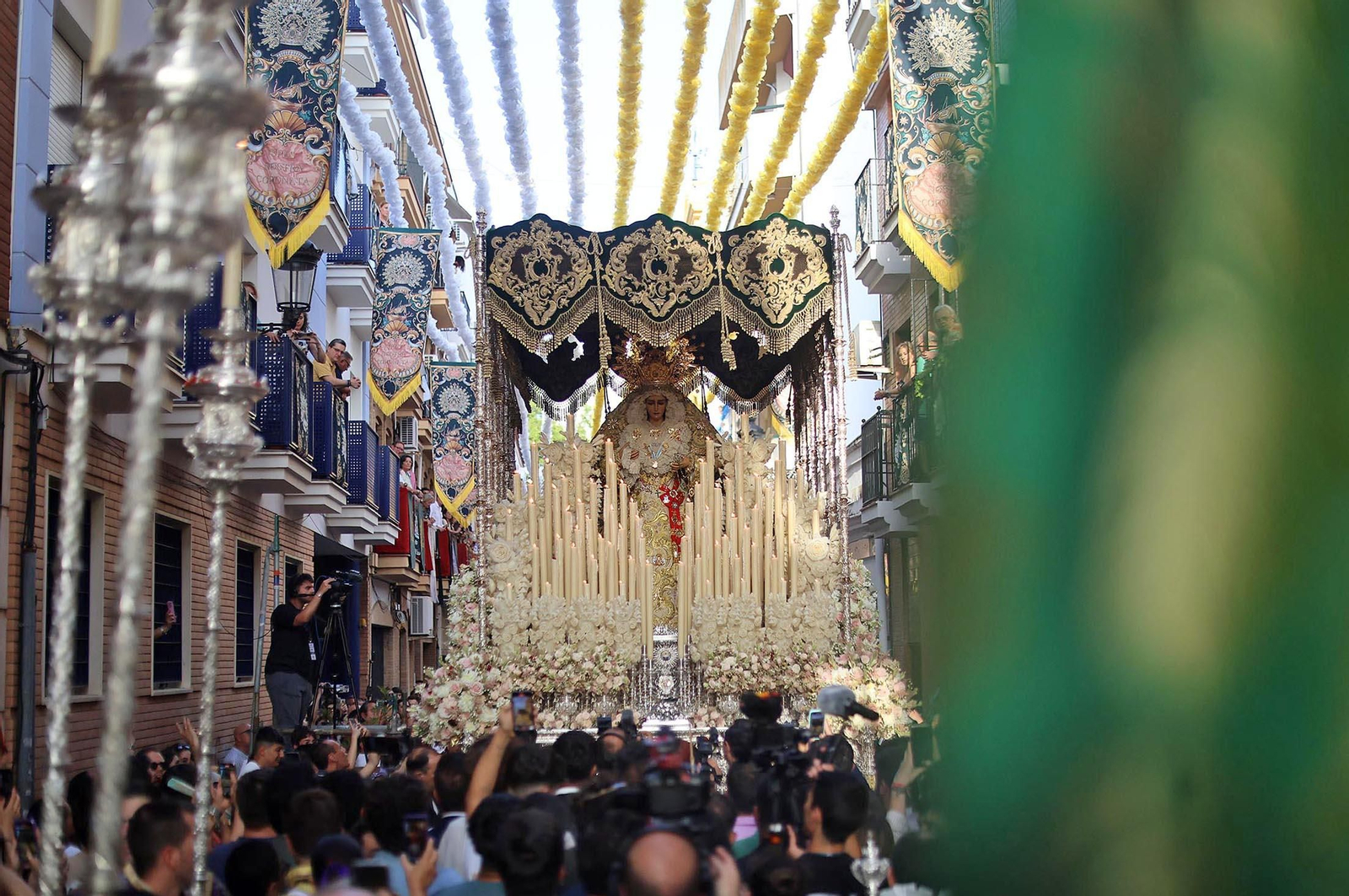 Imágenes de la procesión extraordinaria de la Virgen de la Esperanza por las calles de Huelva