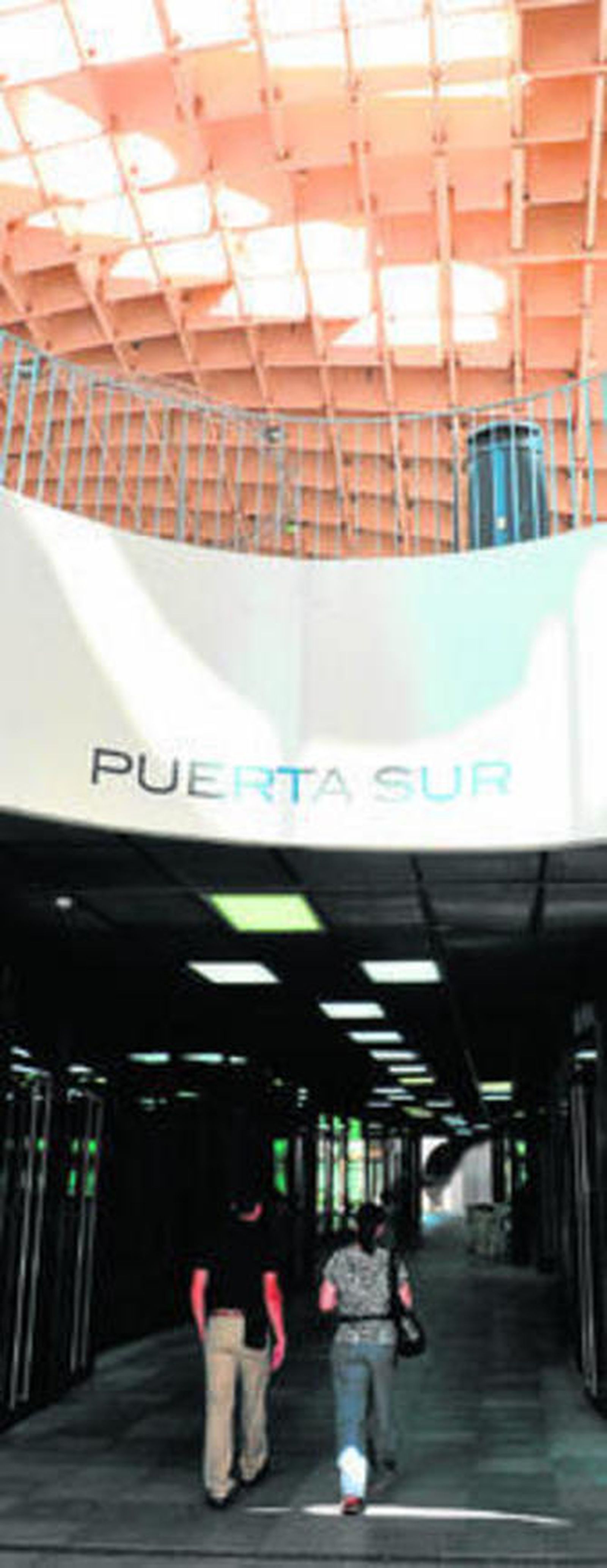 Una de las entradas al mercado de la Encarnación.