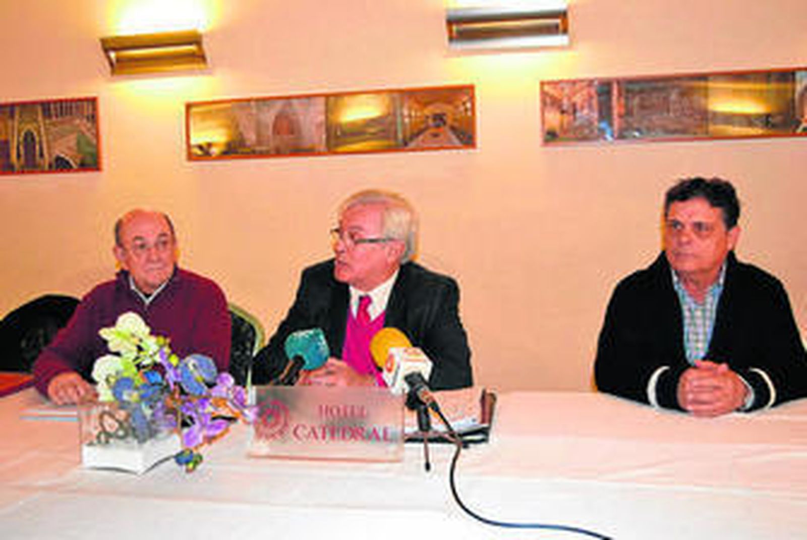 Alfonso Rubí (centro), Liberio López y Javier Ayestarán.