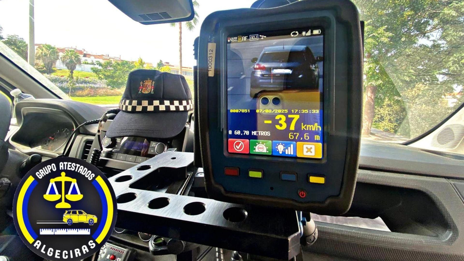 Imagen de uno de los controles desde el interior de una unidad policial.