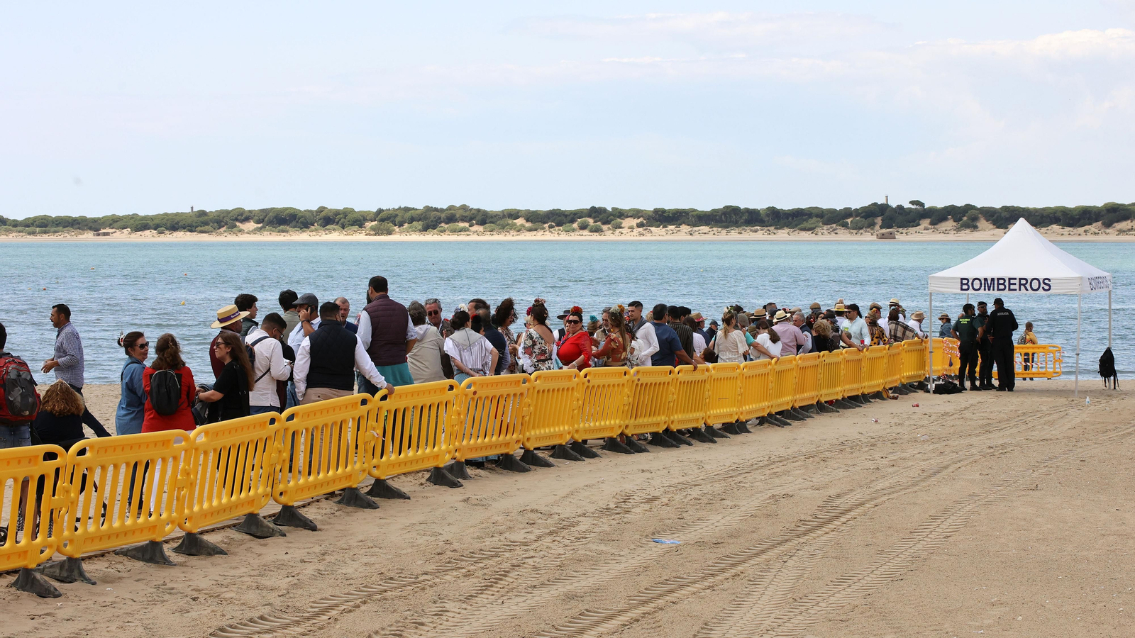 Embarque de la Hermandad de Jerez en Bajo de Guía Embarque de la Hermandad de Jerez en Bajo de Guía