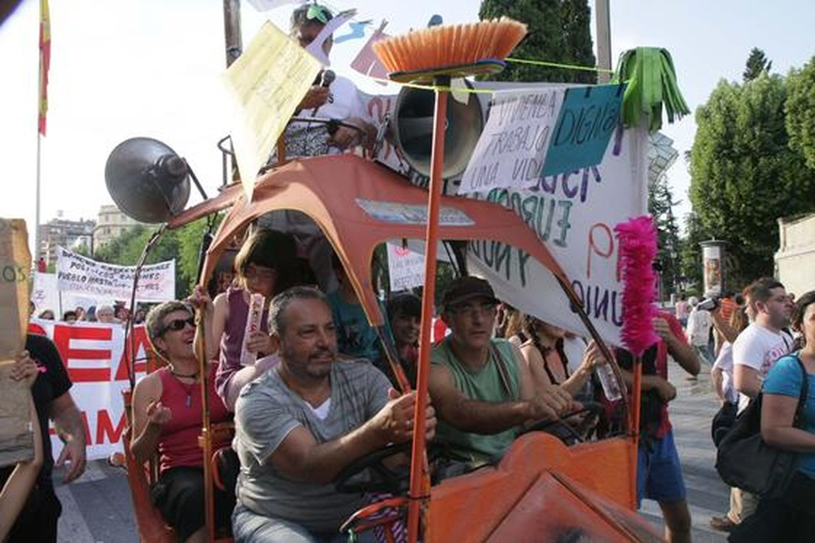 Las imágenes de la manifestación de los indignados en Granada el 19-J