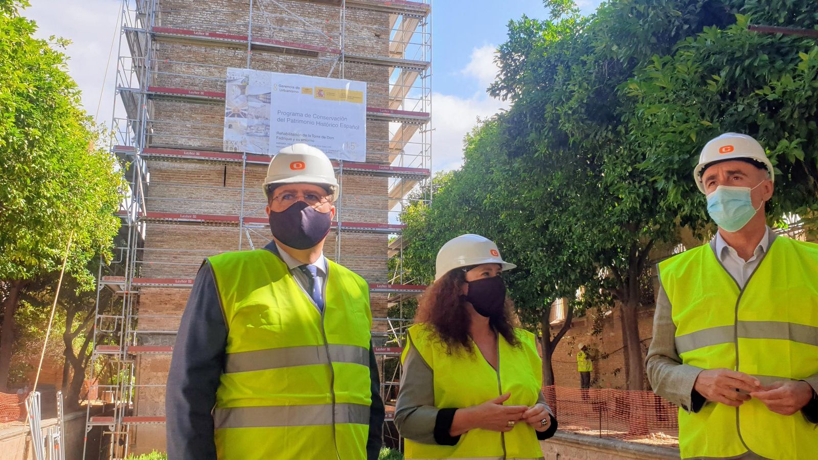 Juan Carlos Cabrera, Carmen Fuentes y Antonio Muñoz durante la visita a la Torre de Don Fadrique.