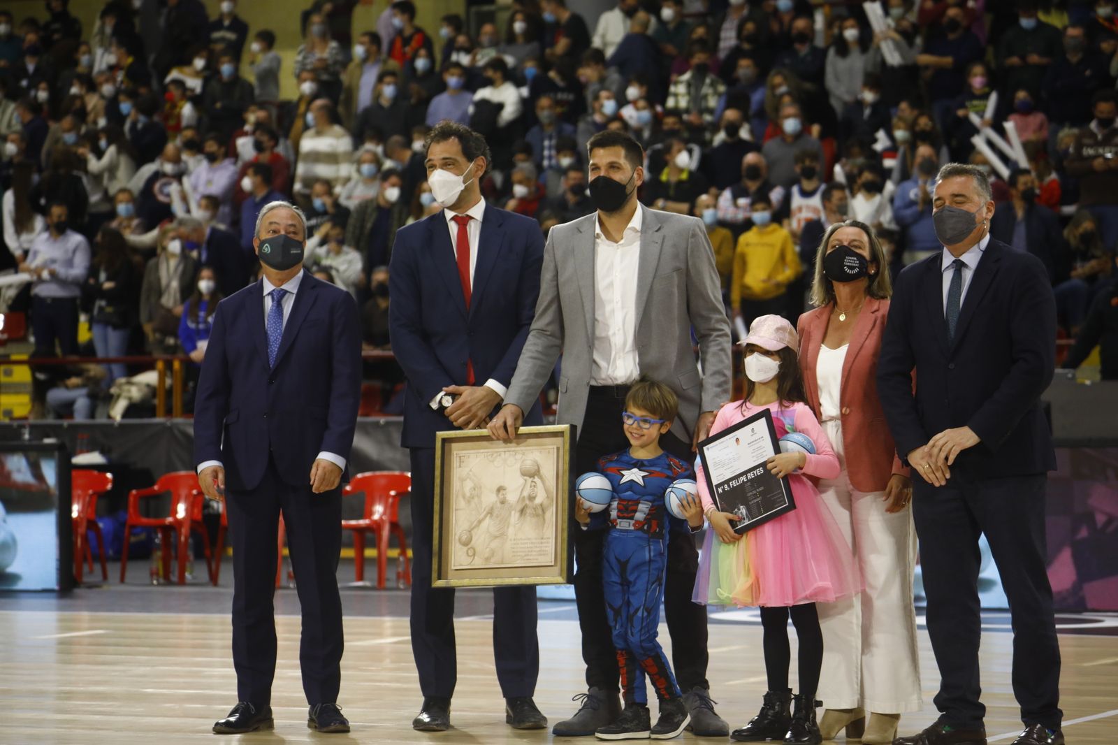 Las imágenes del emotivo encuentro entre España y Ucrania en Córdoba