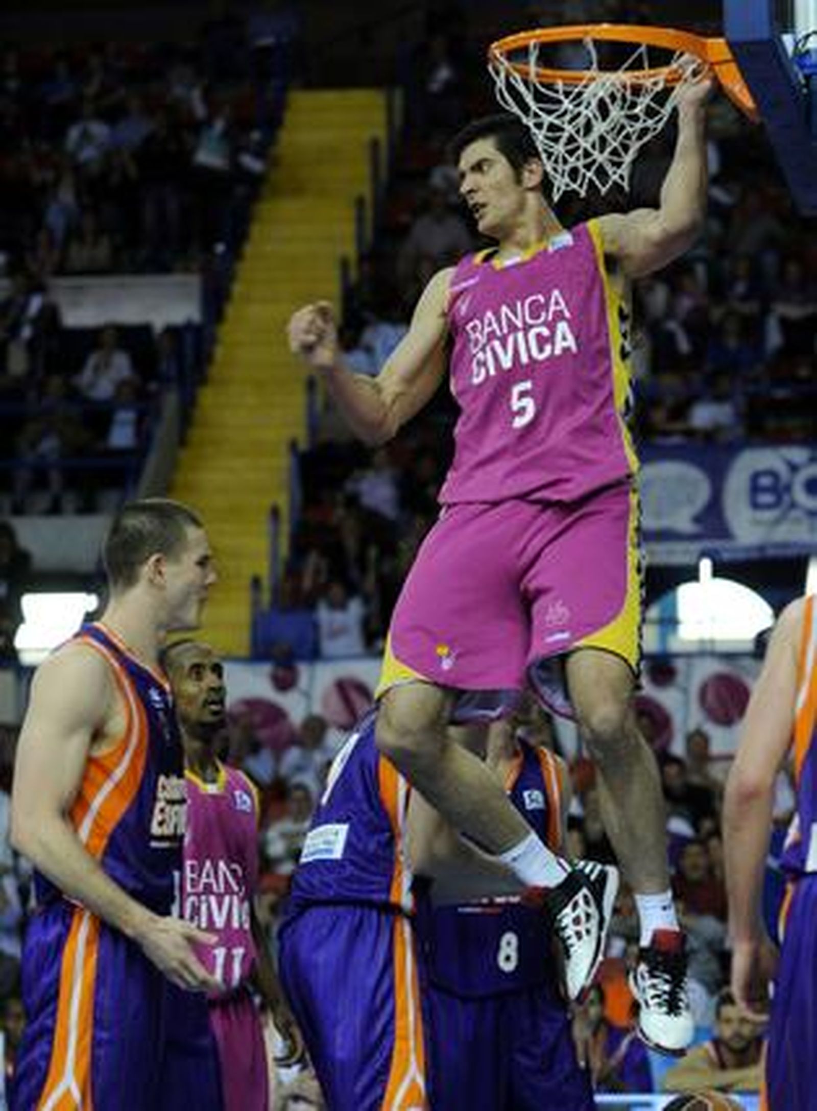 Triguero hace un mate. / Antonio Pizarro

Foto: Antonio Pizarro