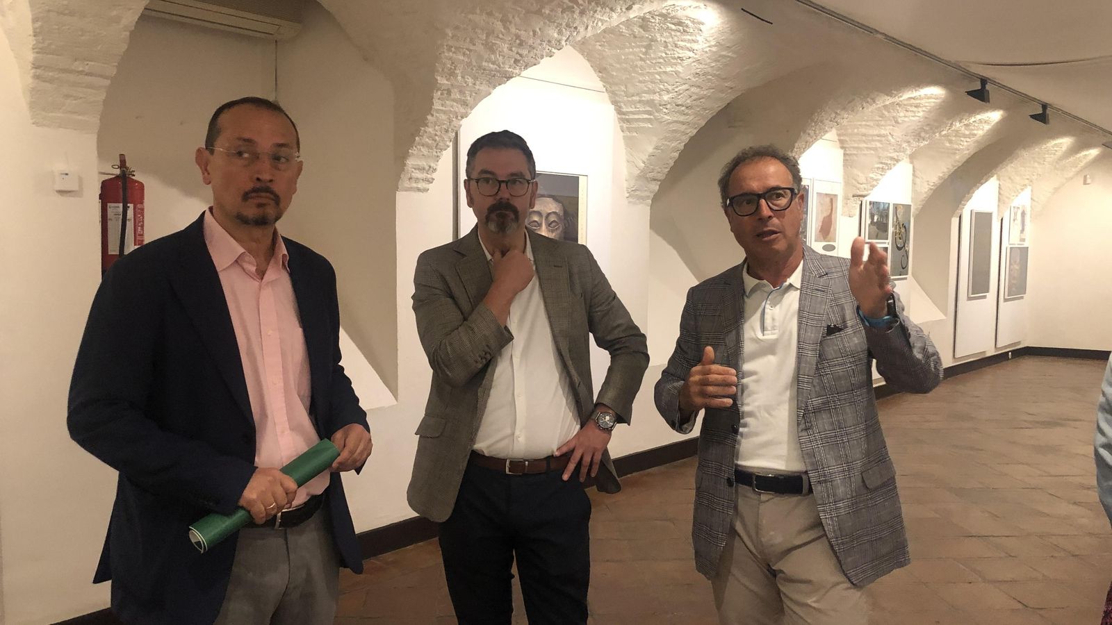 El delegado de Cultura inauguró ayer la muestra dedicada a Julio Juste.