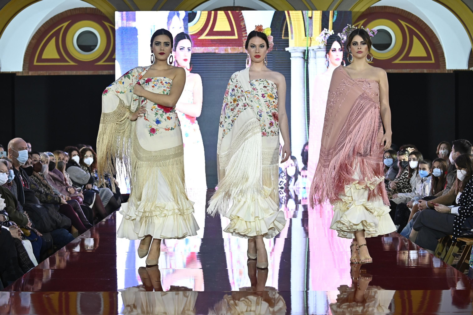 El desfile de Ángeles Espinar y Maite Cárdenas en Pasarela Huelva Flamenca 2022, todas las fotos