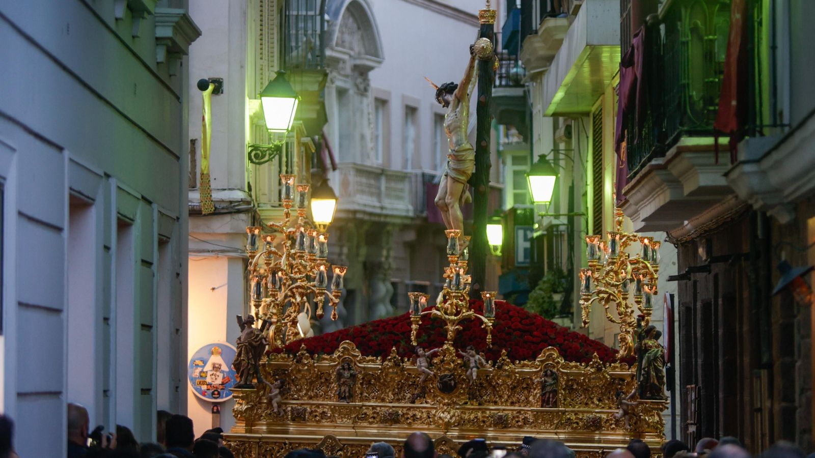Las imágenes de la salida de Vera-Cruz en Cádiz en la Semana Santa 2023 Las imágenes de la salida de Vera-Cruz en Cádiz en la Semana Santa 2023