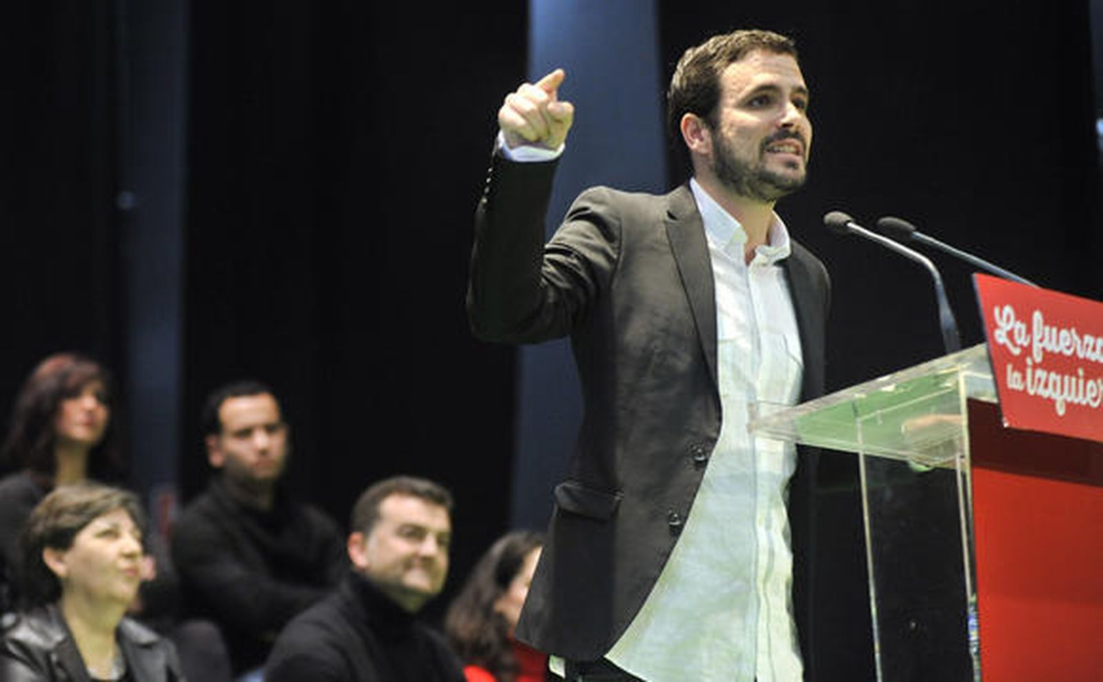 Garzón acusa a Díaz de romper con IU por ser "vasalla" de los poderes económicos